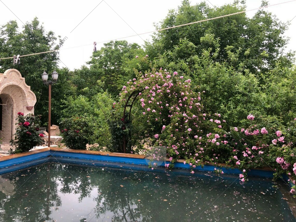 باغ ویلای سنتی دربست در مهریز یزد