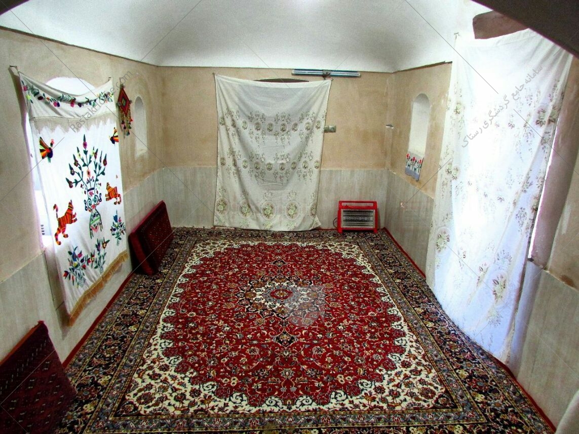 اتاق  چکاوک در بوم گردی کلوت کویر 
بیارجمند روستای رضاآباد