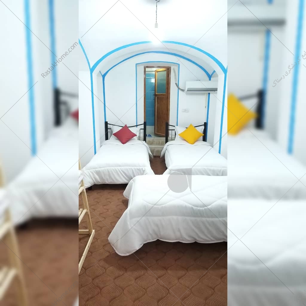 اتاق سه تخته اقامتگاه سنتی صادقی در کاشان