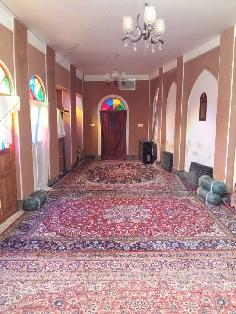 اتاق 7 نفره کف خواب در خانه نخجیر نراق در استان مرکزی