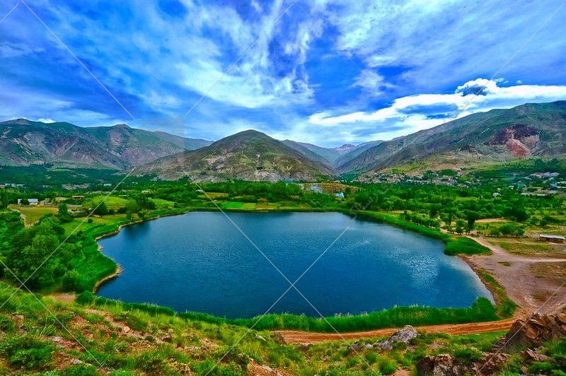 یکی از بزرگترین دریاچه‌های کوهستانی کشور، دریاچه شط تمی است که در مرز میان استان‌های خوزستان، لرستان و چهارمحال و بختیاری قرار گرفته است. تمی در گویش بختیاری به مکانی هموار در نقطه‌ای ناهموار و کوهستانی گفته می‌شود و شط هم که در زبان عربی به معنی رود و رودخانه است.