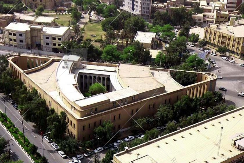دانشگاه سه گوش اهواز یکی از زیباترین و خاص‌ترین جاهای دیدنی خوزستان و همچنین از تماشایی‌ترین ساختمان‌ها در تمام ایران محسوب می‌شود. این ساختمان در سال ۱۳۰۸ به دستور پهلوی اول و به دست معمار معروف فرانسوی، آندره گدار، ساخته شد. این ساختمان طراحی منحصر به فرد سه گوشی دارد که در آن دوران و حتی در زمان حاضر، به نوبه خود بسیار خاص و دیدنی است.
