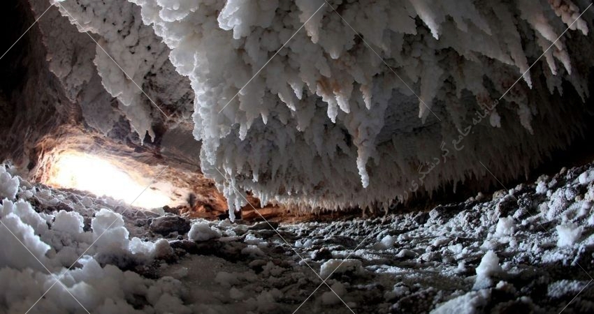 غار قلایچی در فاصله ۹ کیلومتری شمال شرقی شهرستان بوکان و در مجاورت تپه باستانی قلایچی، یکی از مراکز تمدن مانایی‌ها قرار گرفته است