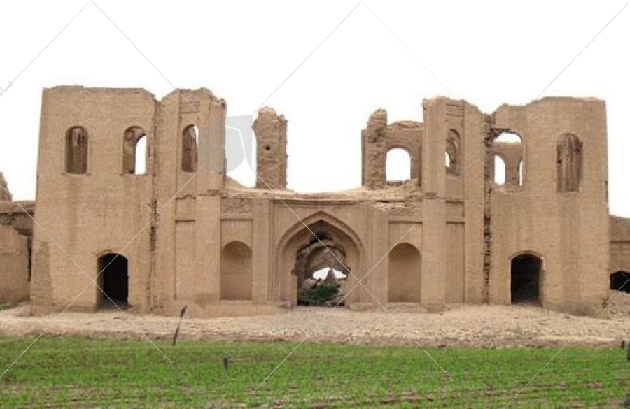  اين قلعه به دست صدر اعظم ايران در دوره مشروطه نجفقلي خان ملقب به صمصام السلطنه که داراي ايوان و پيشخوان ستون دار سنگي است، در شلمزار ۴۰ کيلومتري شهرکرد واقع گرديده است 
