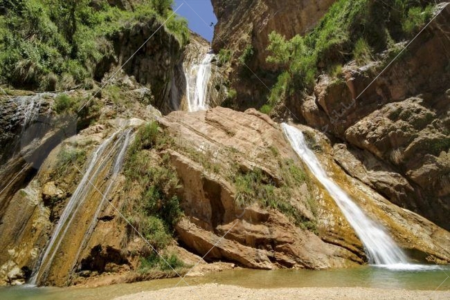 همه می دانیم که لرستان به سرزمین آبشارهای ایران شهرت دارد و در این بین آبشار نوژیان بلندترین آبشار در این استان است. به گونه ای که وقتی از پایین به بالایش نگاه می کنید ممکن است سرتان گیج برود.