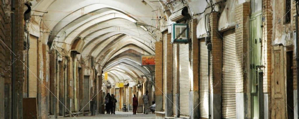 بازار سمنان در دوران قاجار ساخته شده است و در خیابان امام، خیابان شهدا قرار دارد.