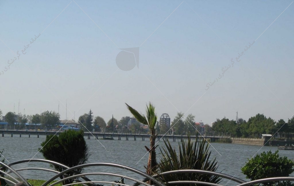 استخر یا دریاچه عکس از رستاک