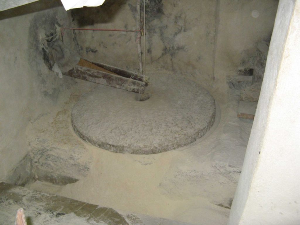 حمام و آسیاب عکس از رستاک 