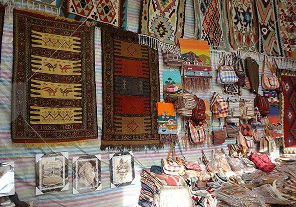 فروش صنایع دستی در روستا 