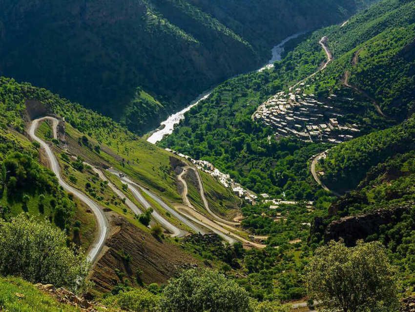 یکی از مناطق بکر و طبیعی که لذت آن را در بازدید از کردستان نباید از دست داد منطقه اورامان می باشد.