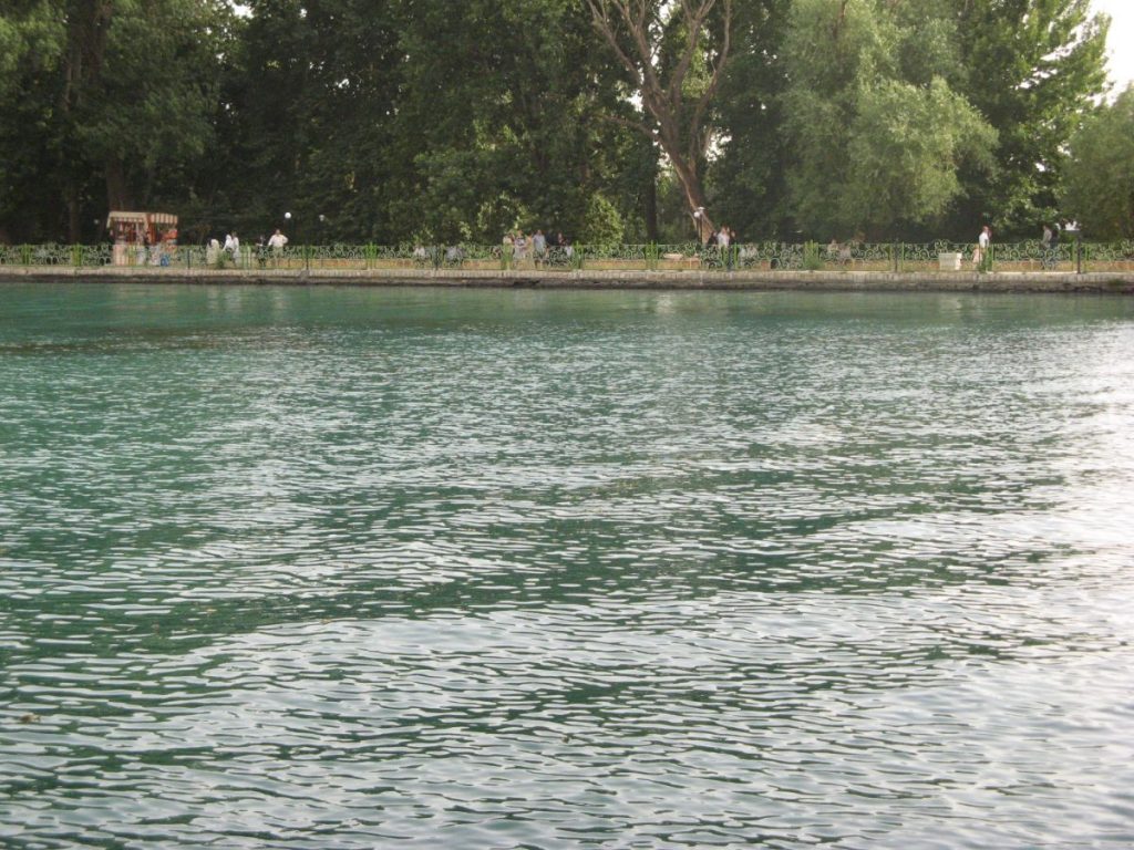 دریاچه عکس از رستاک 