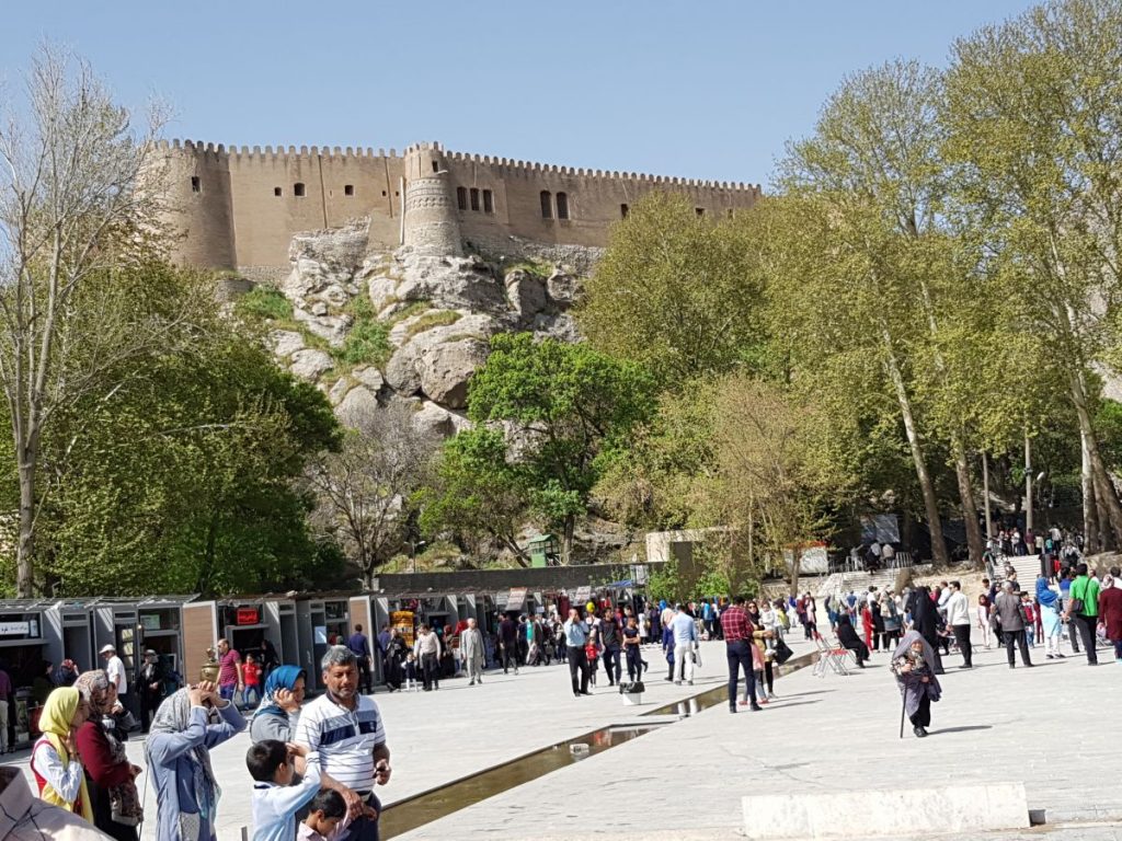محوطه قلعه عکس از رستاک
