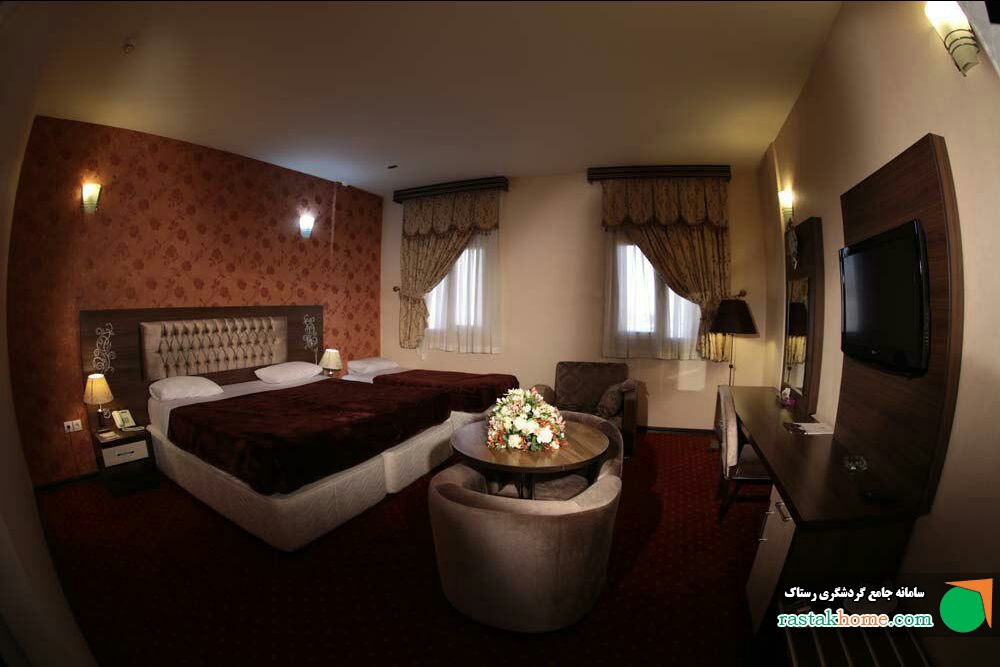 اتاق سه تخت (با ظرفیت اضافه) باصبحانه رایگان در هتل چهار ستاره  پارسیا قم
