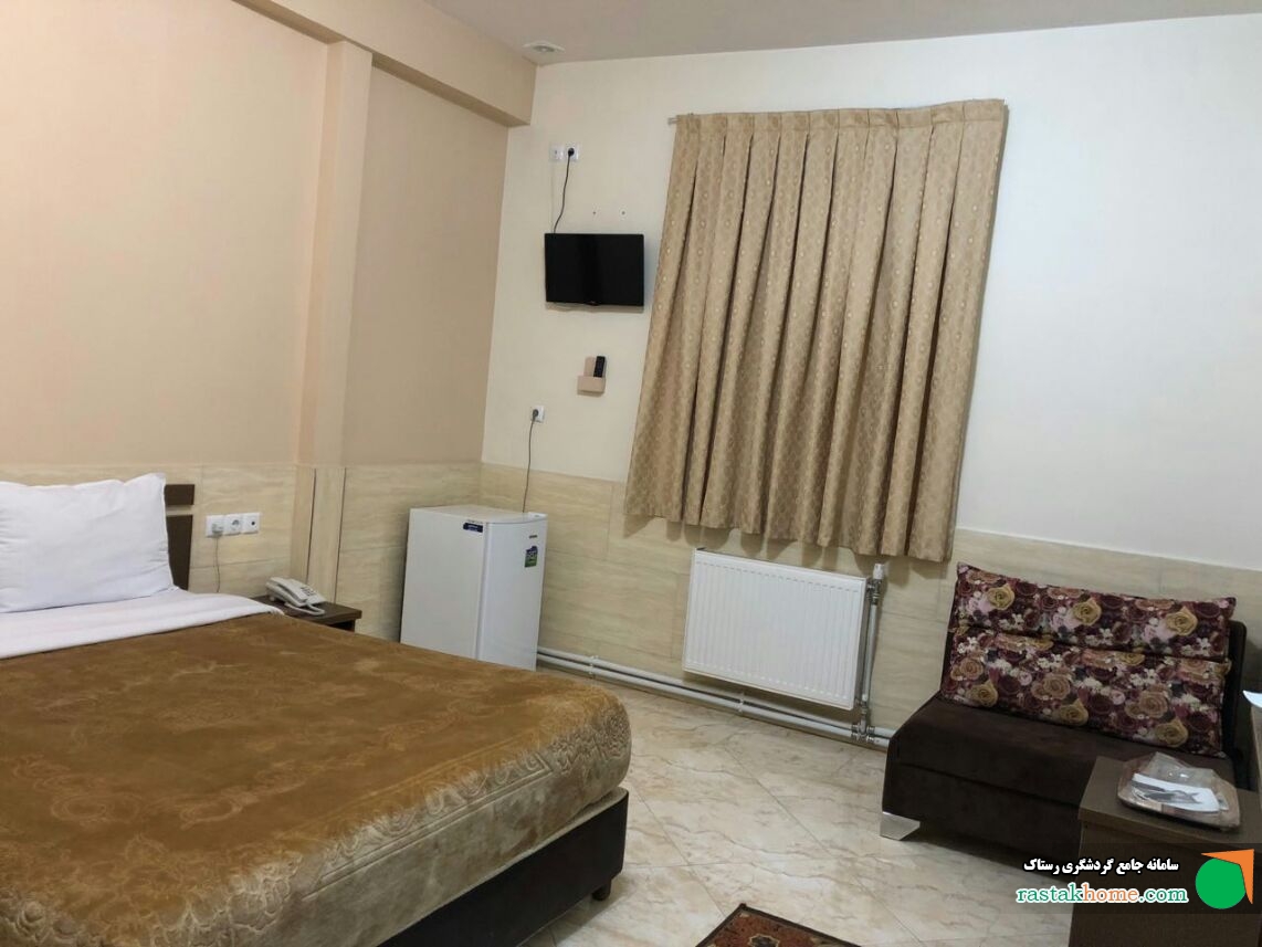 اتاق یک تخت در هتل راژیا قزوین (اقامت با صبحانه)
