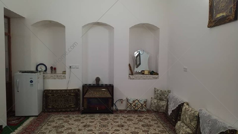 اتاق دونفره  کف خواب در اقامتگاه بوم گردی خانم تاج در نوش آباد کاشان
