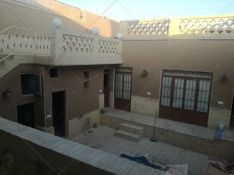 اتاق 4 نفره کف خواب در اقامتگاه بوم گردی خانم تاج در نوش آباد کاشان