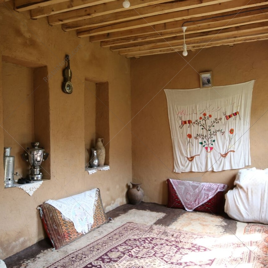 اتاق یک نفره اقامتگاه بوم گردی باباجعفر الموت غربی روستای فشک قزوین