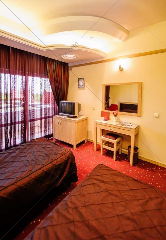 اتاق یک تخته رو به کوه  هتل باغ امیرکبیر اراک