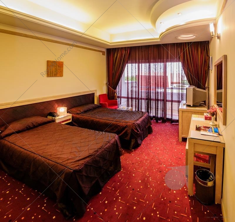 اتاق چهارتخته رو به باغ  هتل باغ امیرکبیر اراک