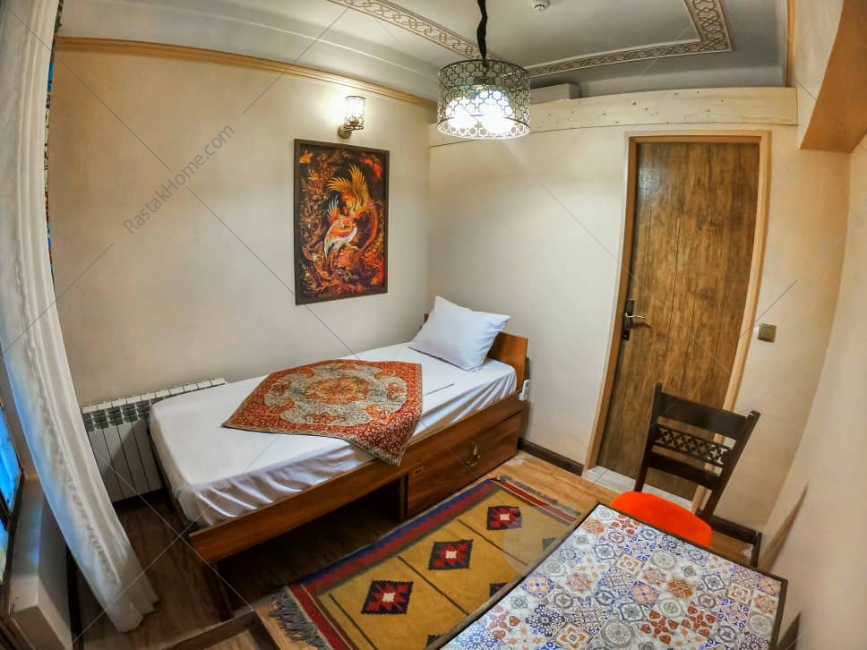 اتاق یک تخته هتل سنتی در تهران
