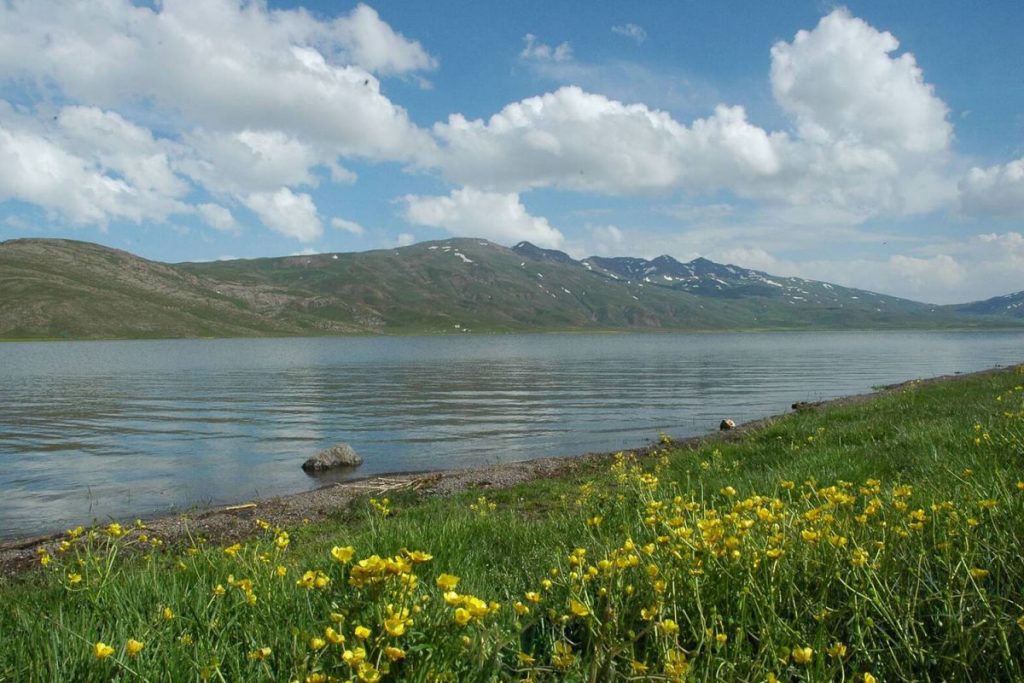 دریاچه نئور  در غرب سوباتان