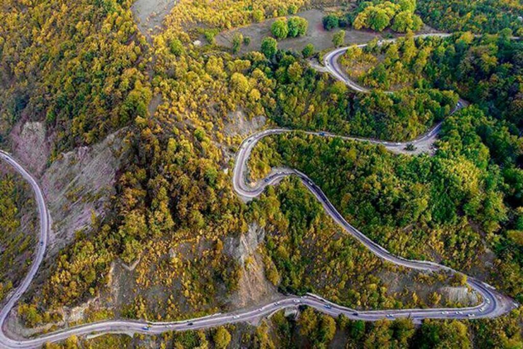 جاده توسکستان
برای رفتن به زیباترین جاده‌های ایران لازم نیست به مختصات خاصی از کشور سفر کنید، زیبایی‌های طبیعت ایران را در سفر جاده‌ای می‌توان در هر نقطه از این کشور پهناور پیدا کرد.