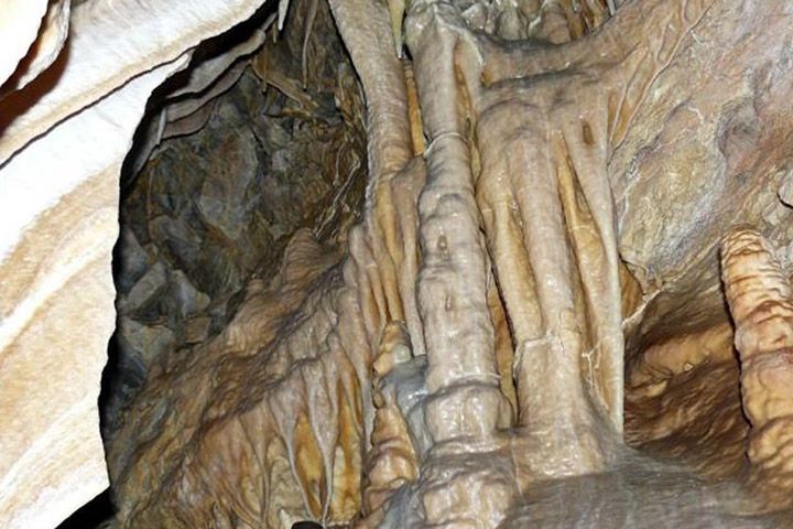 غار زنگیان
غار زنگیان در سوادکوه یکی از زیباترین غارهای منطقه‌ی مازندران است.