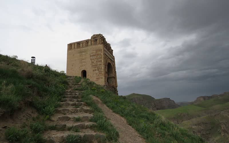 قلعه ضحاک هشترود
هشترود یکی از شهرستان های دیدنی استان آذربایجان شرقی