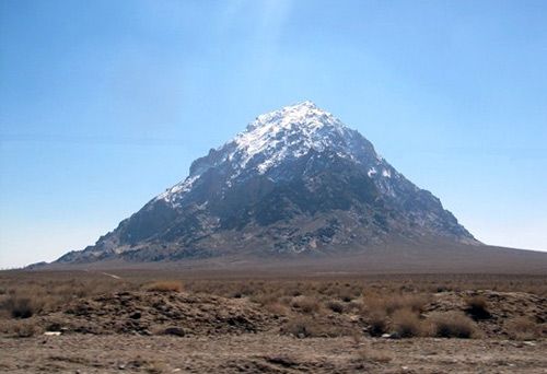 کوه ابرقو
مساحت این کویر در حدود 200،000 هکتار می شود