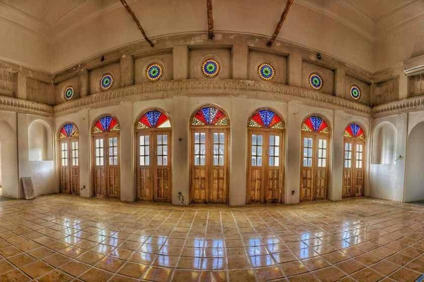 خانه حاج آقا علی
خانه حاج آقا علی به عنوان بزرگ ترین بنای خشتی مسقف دنیا
