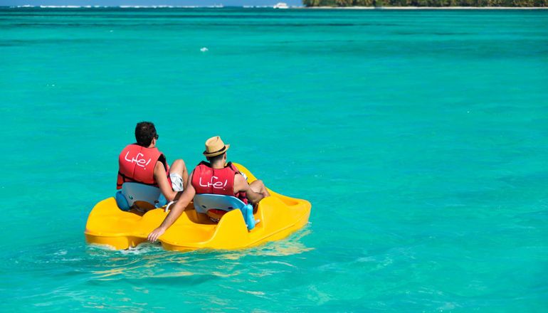 قایق پدالی
فضاهای ورزشی ساحل سیمرغ