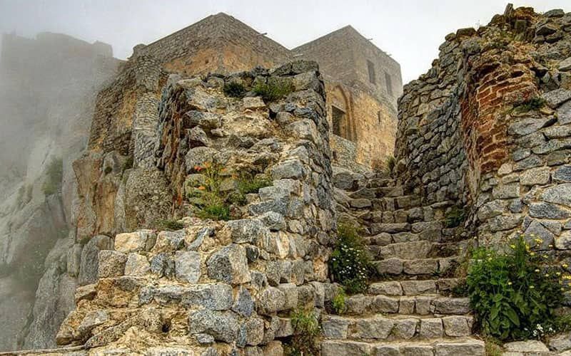 قدمت قلعه
قلعه بابک در زمان ساسانیان ساخته شده و نام خود را از بابک خرمدین