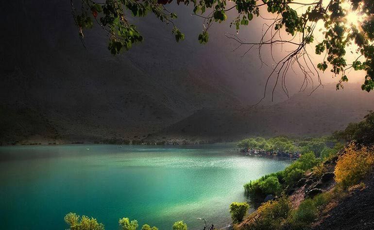 طبیعت زیبا دریاچه
حتما می‌دانید که دریاچه گهر در کدام استان هست