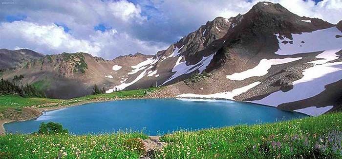 کوهپایه های  البرزرسیدن به دریاچه دو خواهران با پشت سر گذاشتن دو سوم جاده هراز در قلب منطقه البرز مرکزی