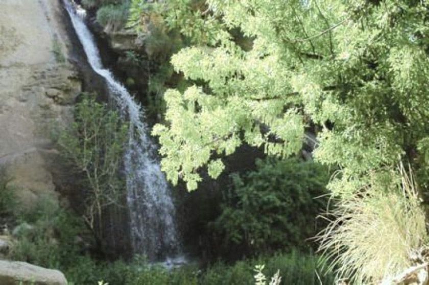 آبشار لادیز آبشار لادیز که از جاذبه‌ های گردشگری استان سیستان و بلوچستان به حساب می‌آید