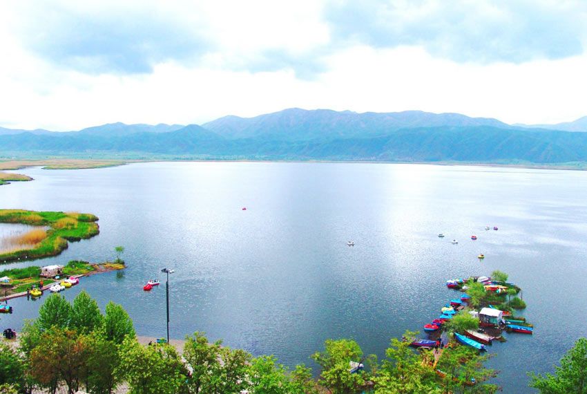 دریاچه زریوار
مریوان دارای هفت هتل