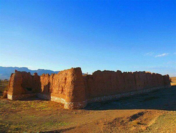 قلعه نشست آباد دلیجان