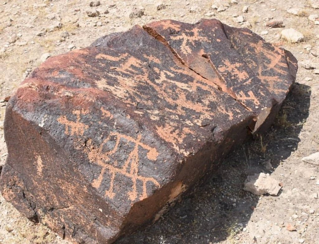 سنگ نگاره های باستانی دهتل