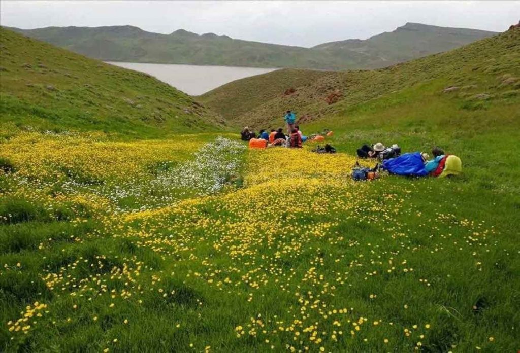 دریاچه نئور: نگین فیروزه‌ای البرز در آغوش اردبیل  سامانه جامع گردشگری رستاک